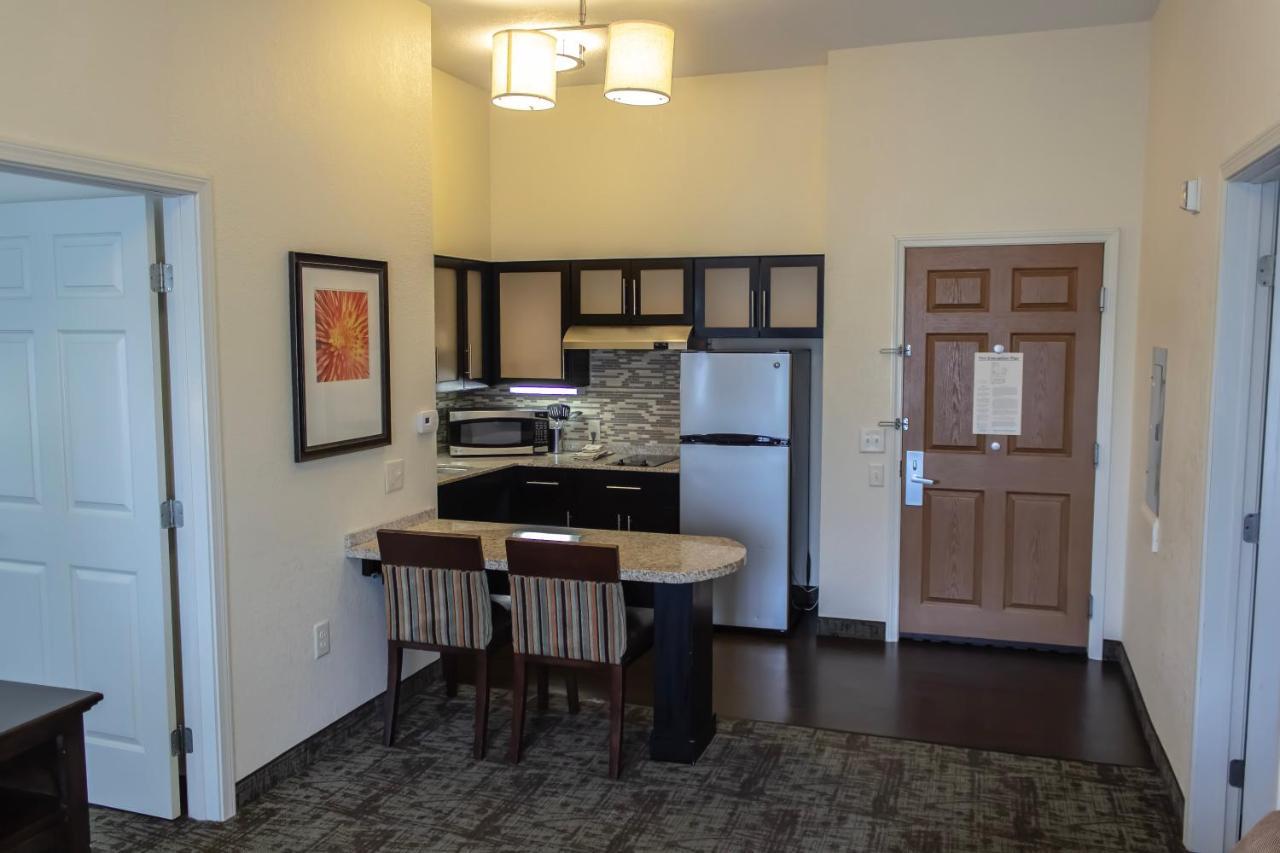 Staybridge By Ihg Hotel Minot